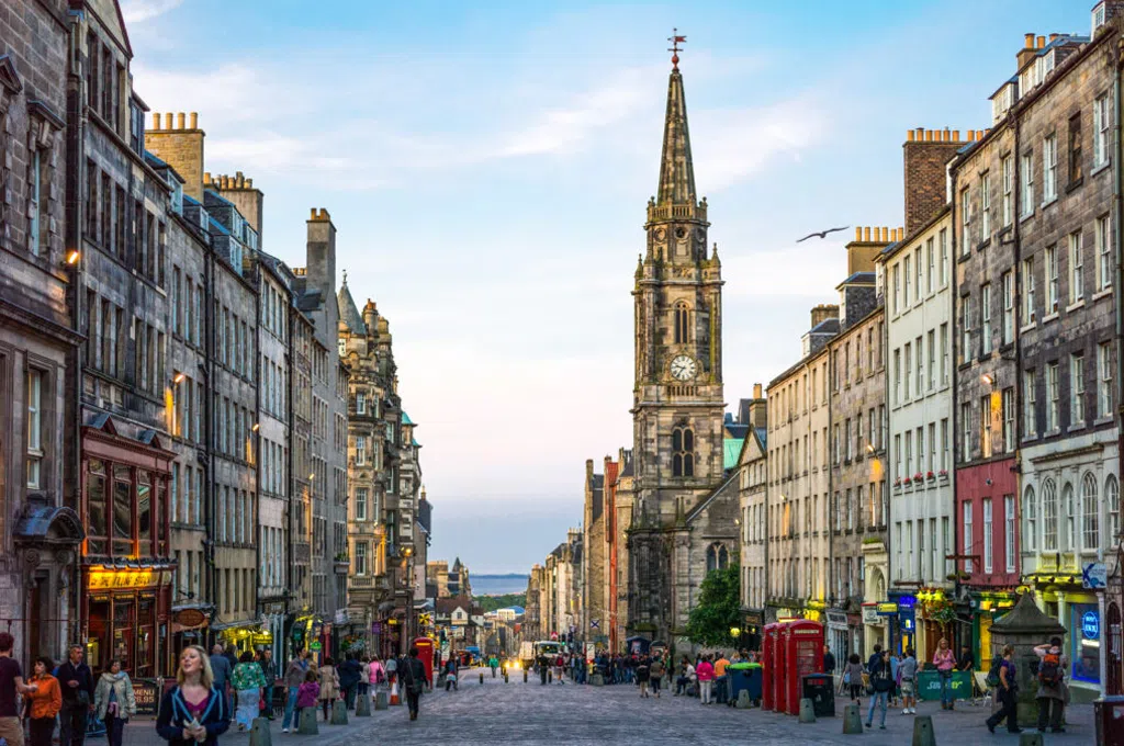 Edinburg city holiday in the UK
